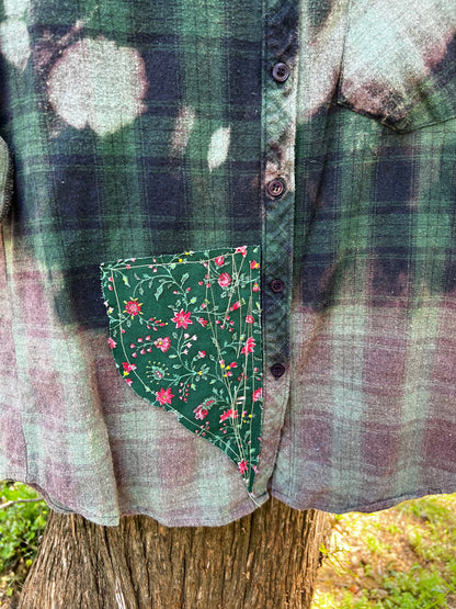 Shamrock Dark Queen - Button Up Long Sleeve Flannel Size Small